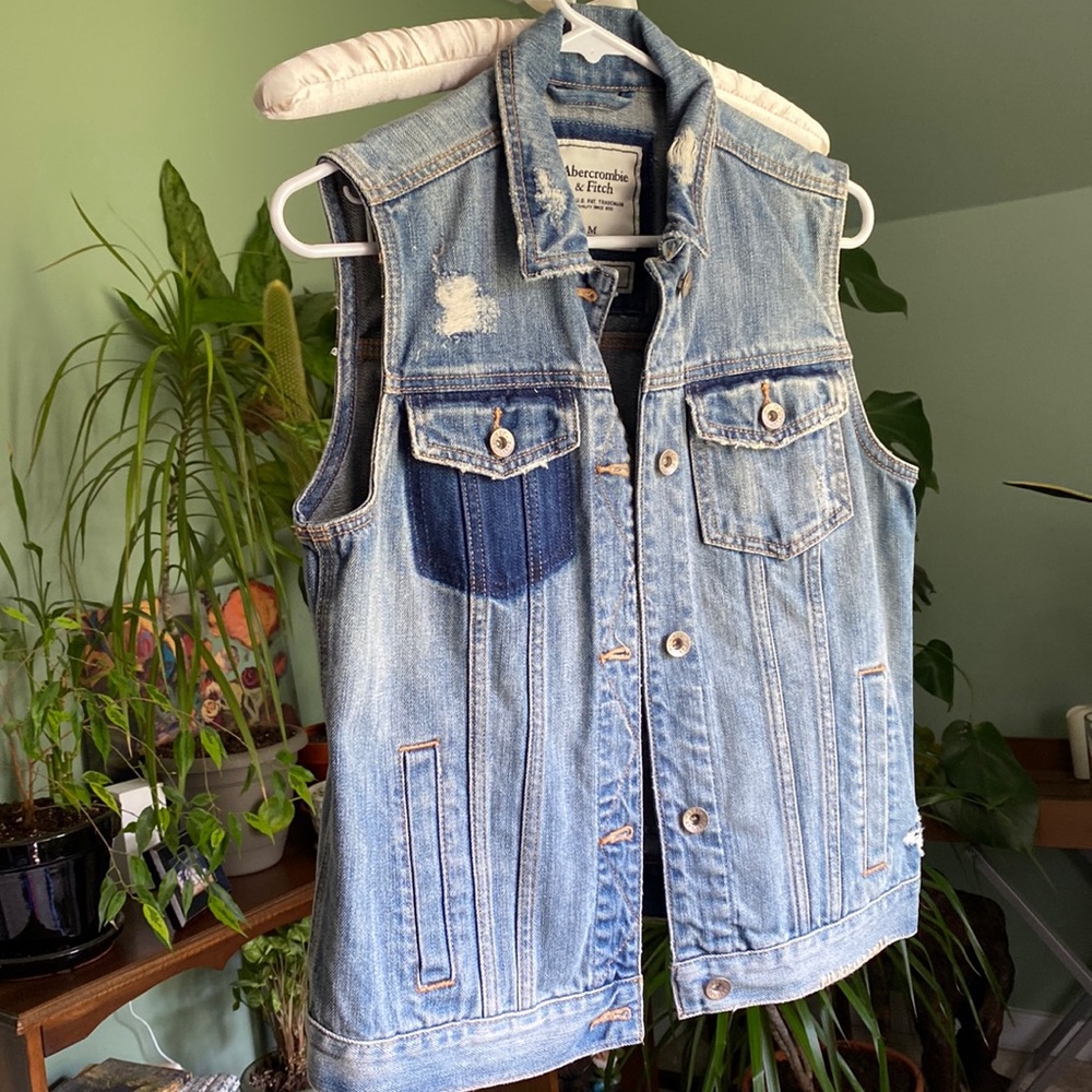 Jean vest size medium Abercrombie and fitch